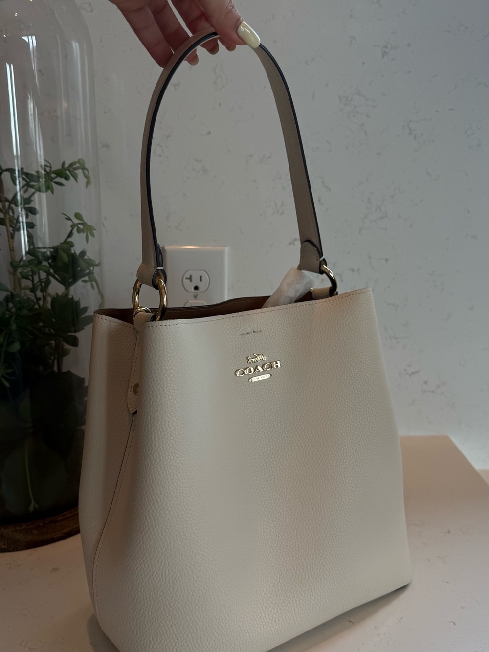 Coach Cream Pebbled Leather Shoulder Tote with Gold Hardware - Picture 4 of 6